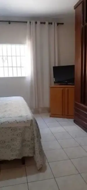 Foto 5 de Casa com 4 quartos à venda e para alugar, 350m2 em Parque São Cristóvão, Taubate - SP