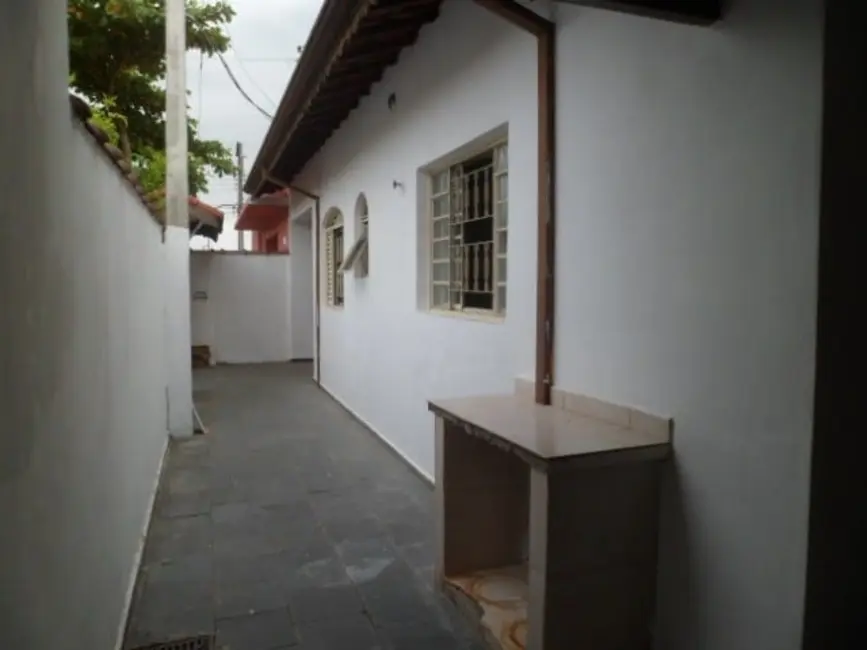 Foto 2 de Casa com 3 quartos à venda, 300m2 em Jardim Gurilândia, Taubate - SP