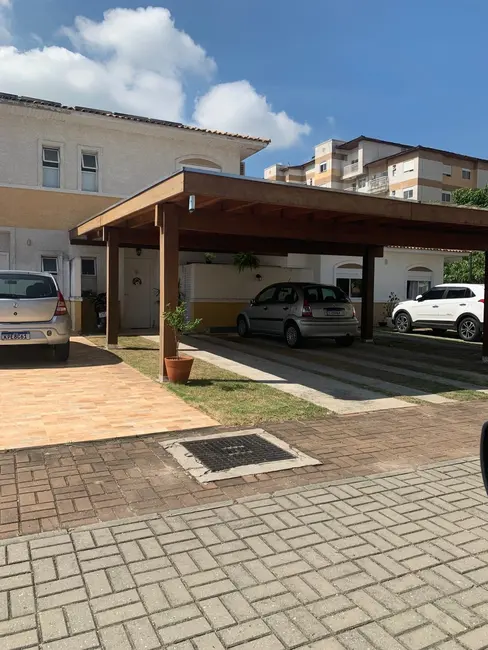 Foto 1 de Sobrado com 3 quartos à venda, 87m2 em Crispim, Pindamonhangaba - SP
