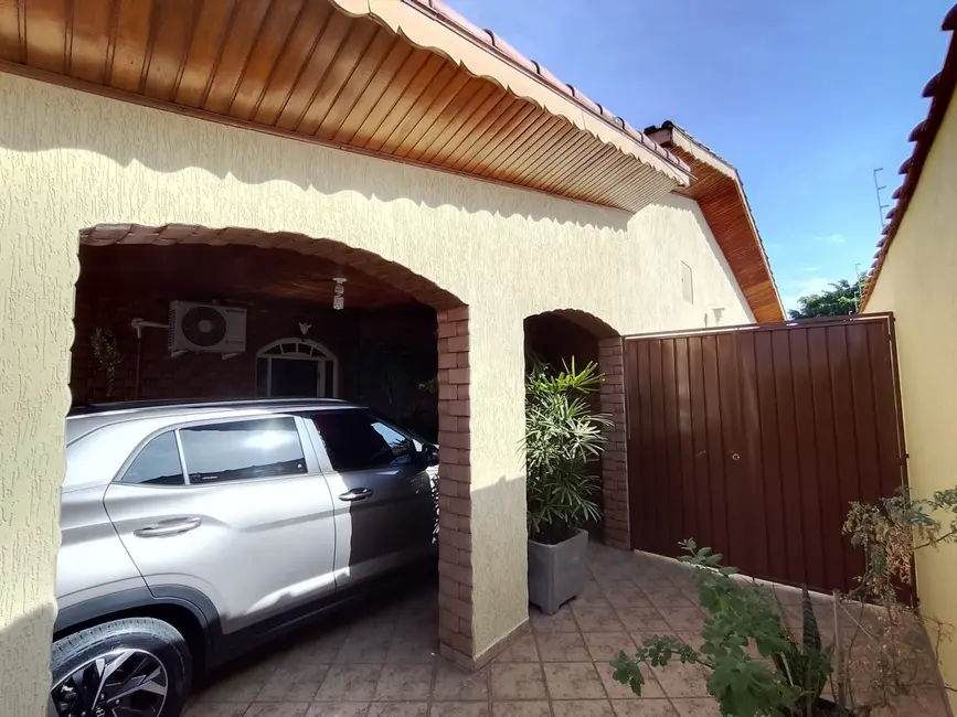 Foto 2 de Casa com 3 quartos à venda, 173m2 em Jardim Gurilândia, Taubate - SP