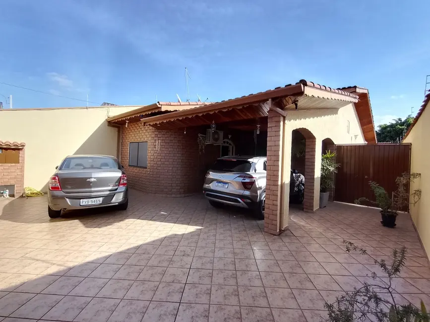 Foto 1 de Casa com 3 quartos à venda, 173m2 em Jardim Gurilândia, Taubate - SP