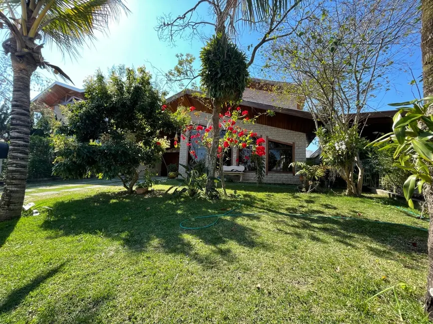 Foto 1 de Sobrado com 6 quartos à venda, 350m2 em Taubate - SP