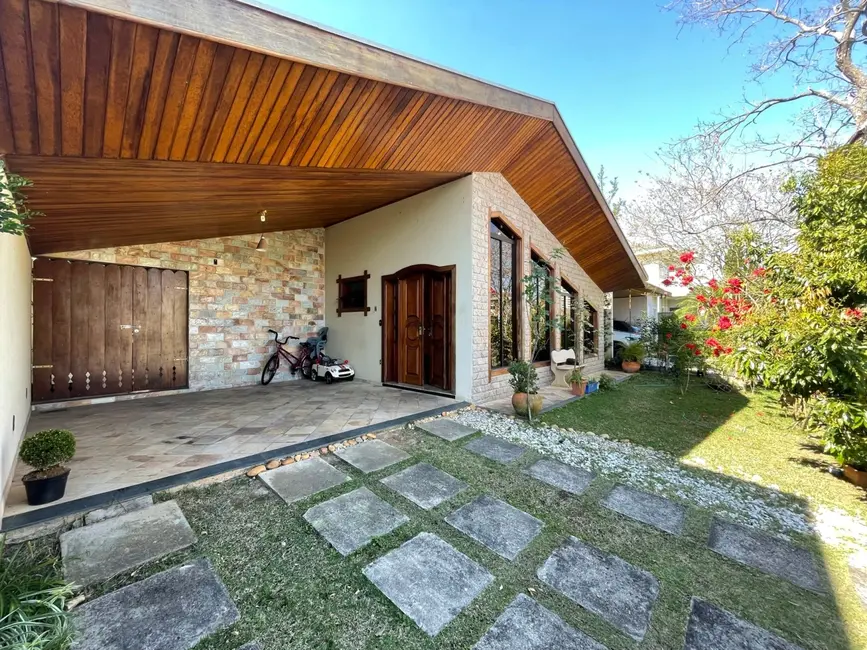 Sobrado com 6 quartos à venda, 350m2 em Taubate - SP - imagem 3 Foto 3 de Sobrado com 6 quartos à venda, 350m2 em Taubate - SP
