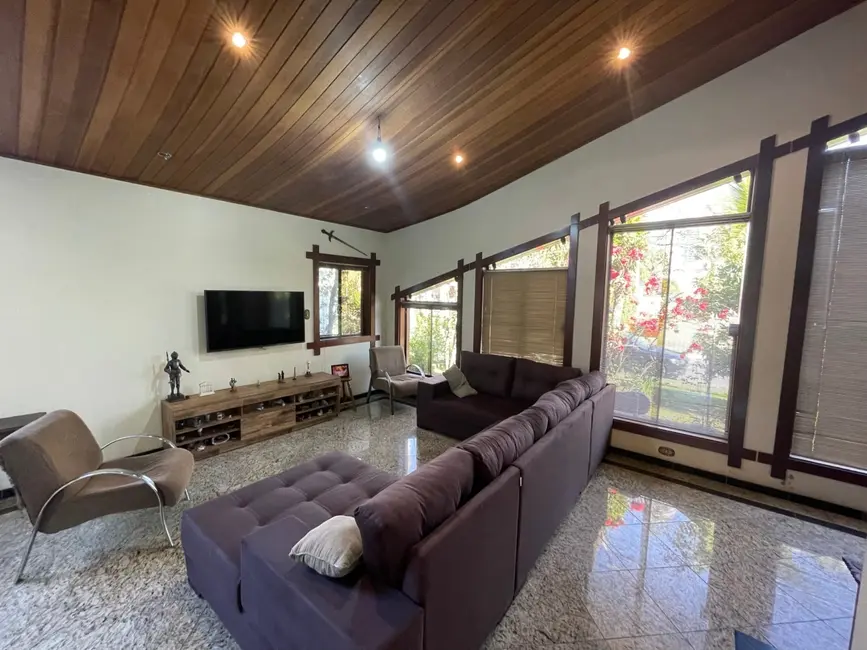 Sobrado com 6 quartos à venda, 350m2 em Taubate - SP - imagem 7 Foto 7 de Sobrado com 6 quartos à venda, 350m2 em Taubate - SP