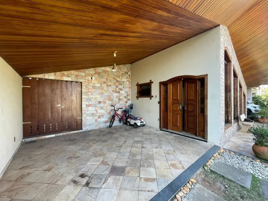 Sobrado com 6 quartos à venda, 350m2 em Taubate - SP - imagem 5 Foto 5 de Sobrado com 6 quartos à venda, 350m2 em Taubate - SP