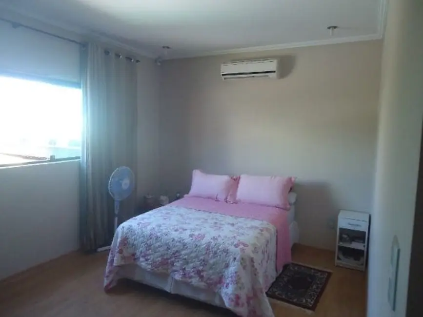 Foto 6 de Sobrado com 4 quartos à venda, 300m2 em Parque das Nações, Pindamonhangaba - SP