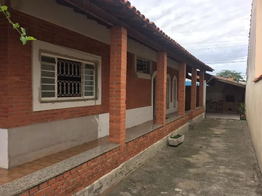 Casa com 3 quartos à venda, 308m2 em Pindamonhangaba - SP - imagem 4 Foto 4 de Casa com 3 quartos à venda, 308m2 em Pindamonhangaba - SP