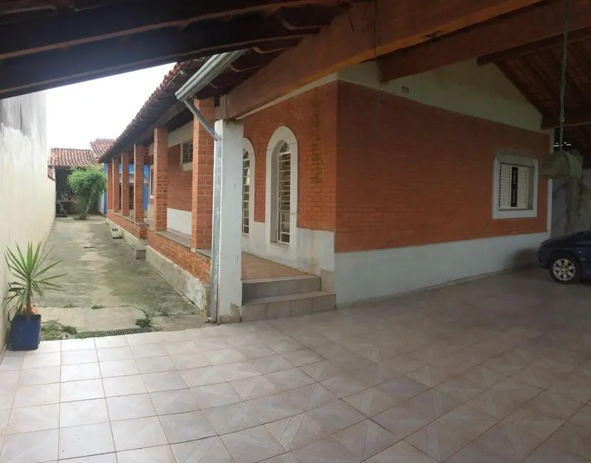 Casa com 3 quartos à venda, 308m2 em Pindamonhangaba - SP - imagem 3 Foto 3 de Casa com 3 quartos à venda, 308m2 em Pindamonhangaba - SP