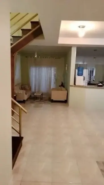 Foto 4 de Casa de Condomínio com 4 quartos à venda, 360m2 em Jardim dos Estados, Taubate - SP