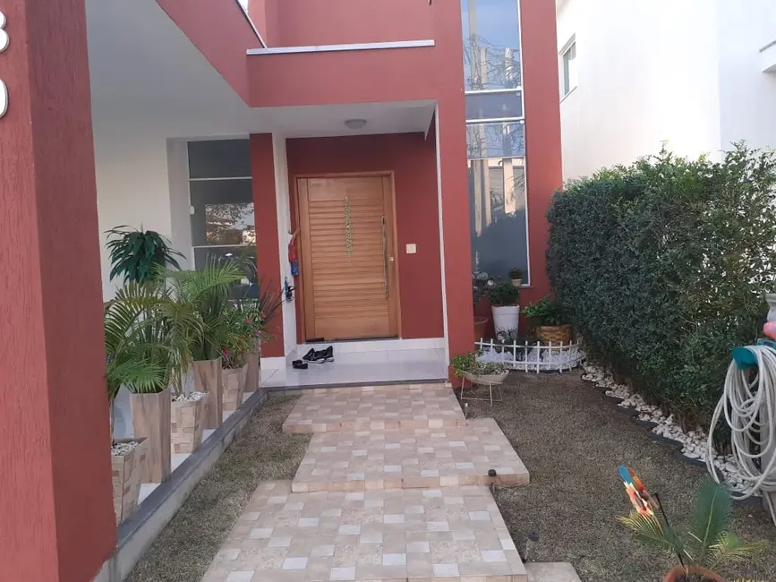 Foto 2 de Casa de Condomínio com 3 quartos à venda, 180m2 em Tremembe - SP