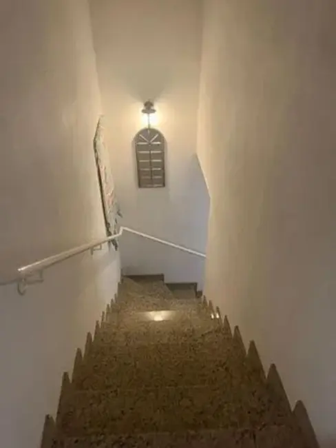 Sobrado com 2 quartos à venda, 200m2 em Residencial Estoril, Taubate - SP - imagem 9 Foto 9 de Sobrado com 2 quartos à venda, 200m2 em Residencial Estoril, Taubate - SP
