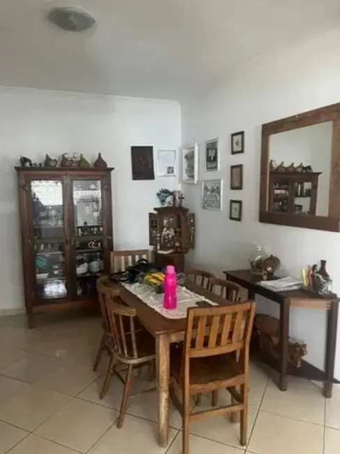 Sobrado com 2 quartos à venda, 200m2 em Residencial Estoril, Taubate - SP - imagem 6 Foto 6 de Sobrado com 2 quartos à venda, 200m2 em Residencial Estoril, Taubate - SP