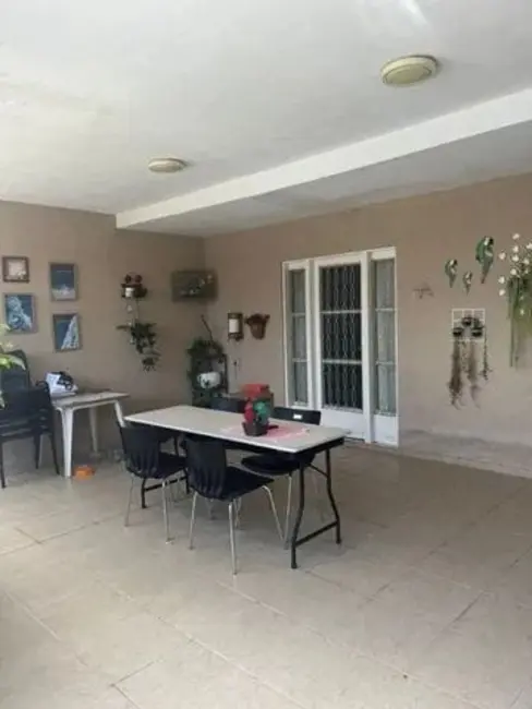 Foto 8 de Sobrado com 2 quartos à venda, 200m2 em Residencial Estoril, Taubate - SP