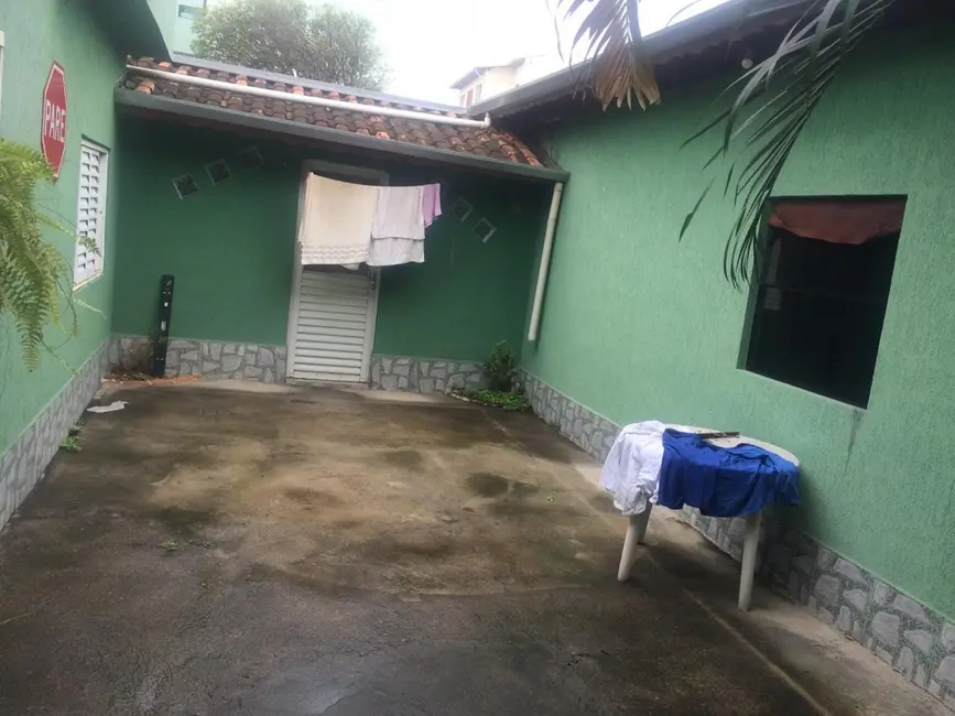 Foto 2 de Casa com 4 quartos à venda, 190m2 em Parque Santo Antônio, Taubate - SP