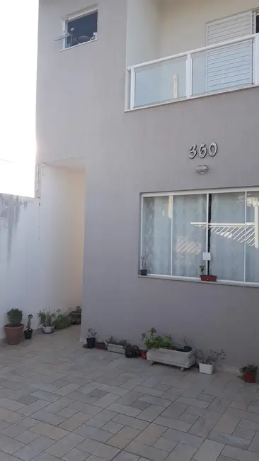 Foto 1 de Sobrado com 3 quartos à venda, 125m2 em Vila Rica, Pindamonhangaba - SP