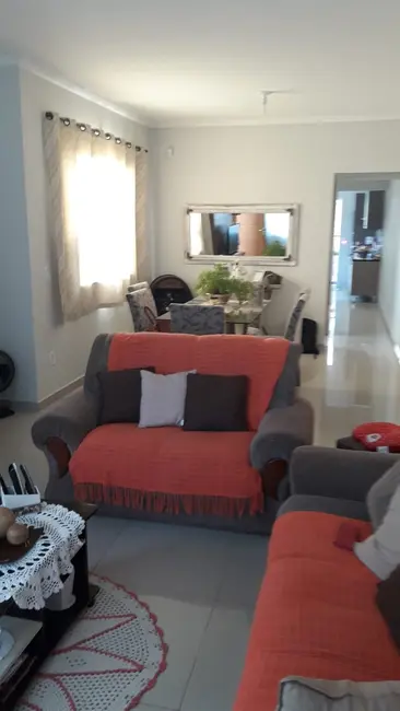 Foto 2 de Sobrado com 3 quartos à venda, 125m2 em Vila Rica, Pindamonhangaba - SP