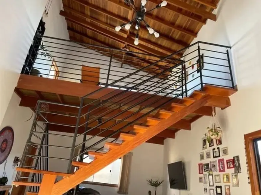 Foto 2 de Sobrado com 3 quartos à venda, 500m2 em Barreiro, Taubate - SP