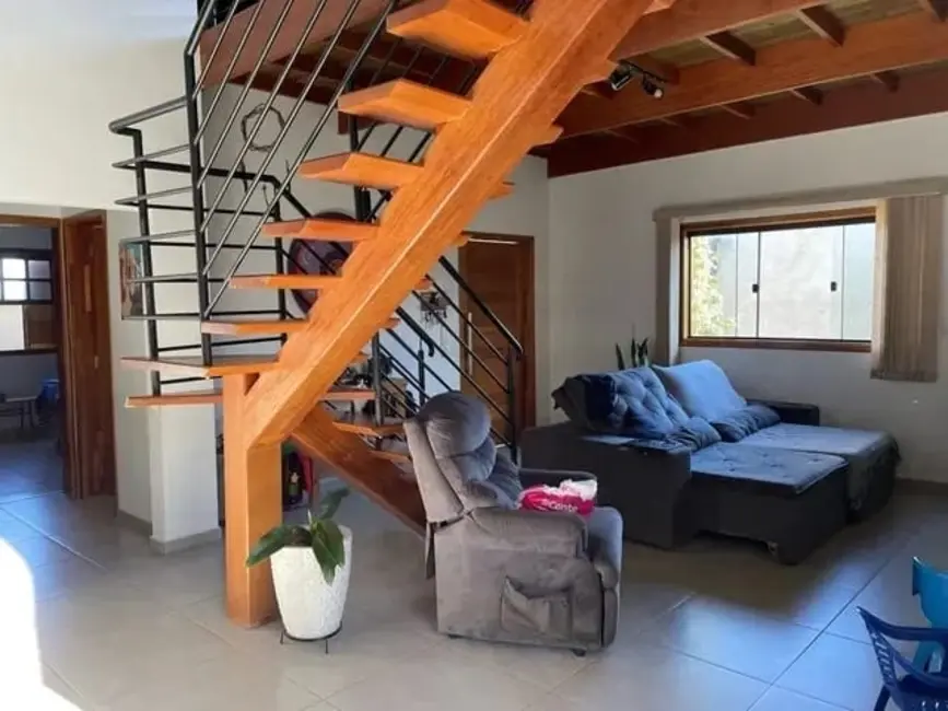 Foto 1 de Sobrado com 3 quartos à venda, 500m2 em Barreiro, Taubate - SP