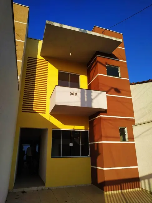 Foto 2 de Sobrado com 3 quartos à venda, 120m2 em Santana, Pindamonhangaba - SP
