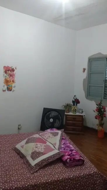 Foto 1 de Casa com 3 quartos à venda, 120m2 em Parque São Domingos, Pindamonhangaba - SP