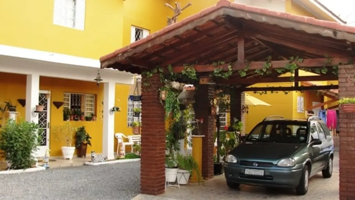 Foto 2 de Sobrado com 4 quartos à venda, 233m2 em Pindamonhangaba - SP