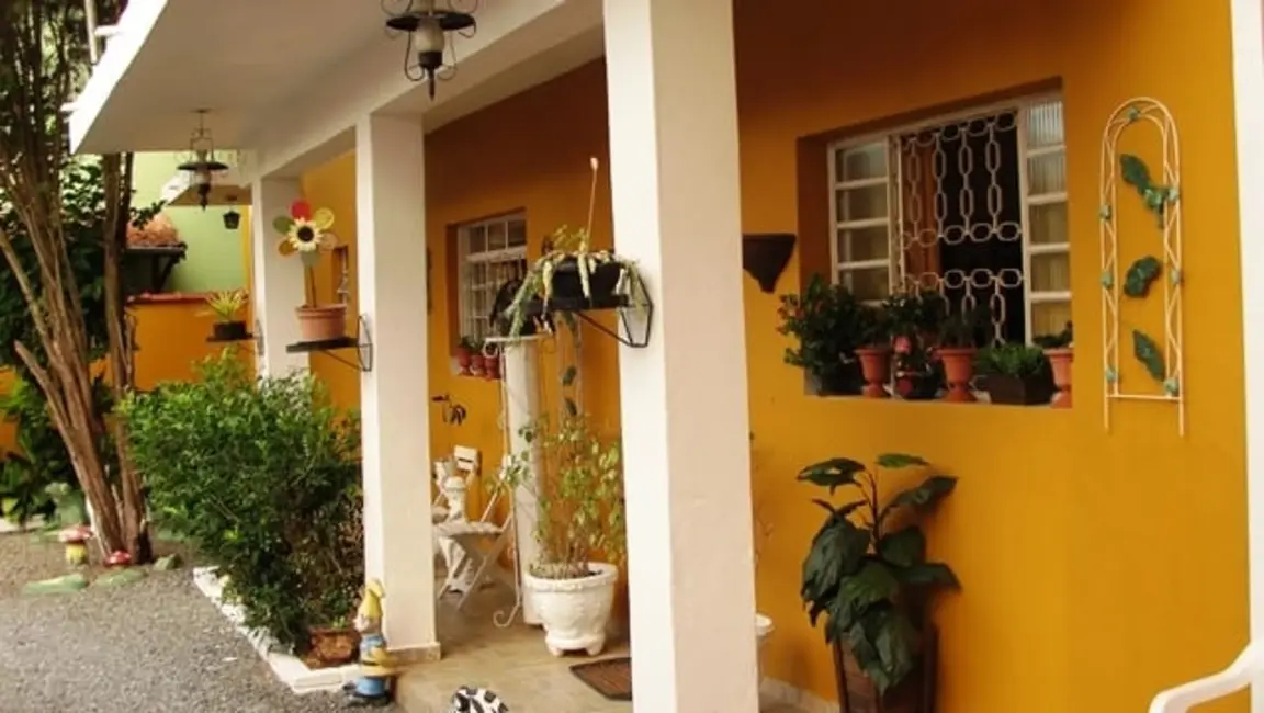 Foto 6 de Sobrado com 4 quartos à venda, 233m2 em Pindamonhangaba - SP