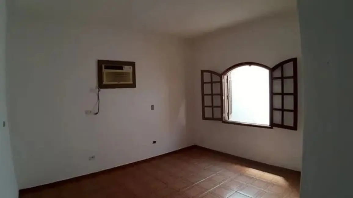 Foto 6 de Casa com 4 quartos à venda, 185m2 em Jardim Independência, Taubate - SP