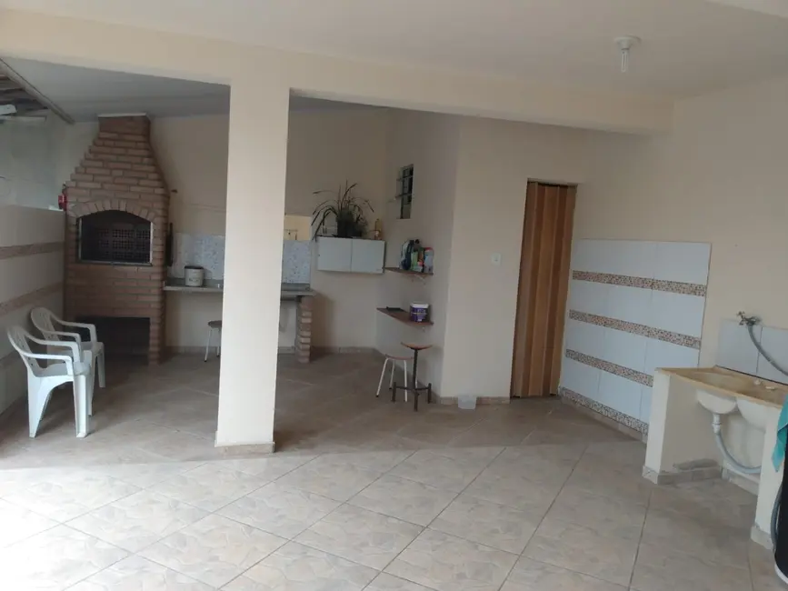 Foto 1 de Casa com 4 quartos à venda, 103m2 em Parque São Cristóvão, Taubate - SP