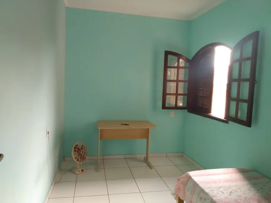 Foto 2 de Casa com 4 quartos à venda, 103m2 em Parque São Cristóvão, Taubate - SP
