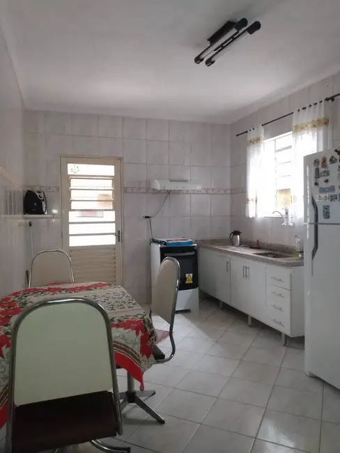 Foto 3 de Casa com 4 quartos à venda, 103m2 em Parque São Cristóvão, Taubate - SP