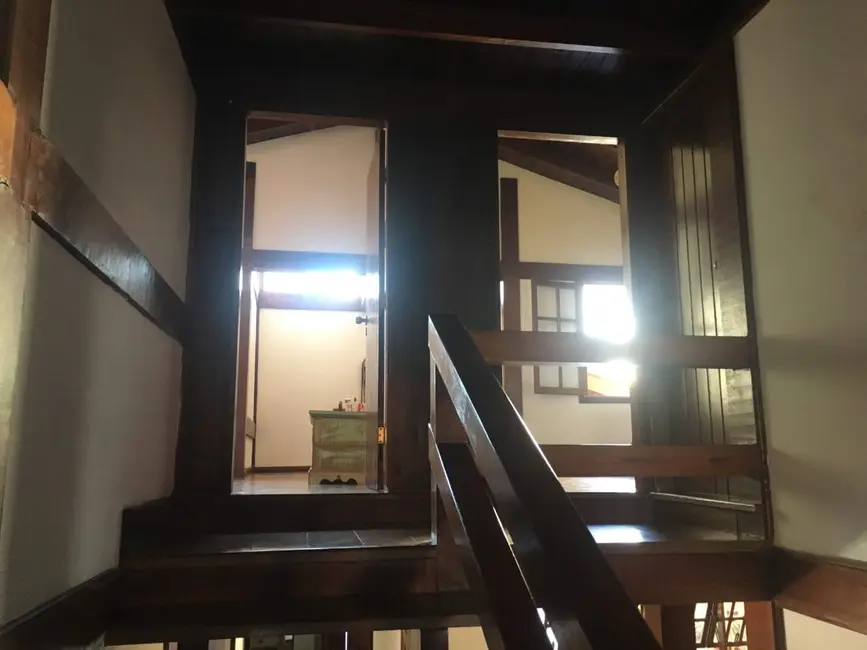 Foto 8 de Sobrado com 5 quartos à venda, 361m2 em Centro, Pindamonhangaba - SP