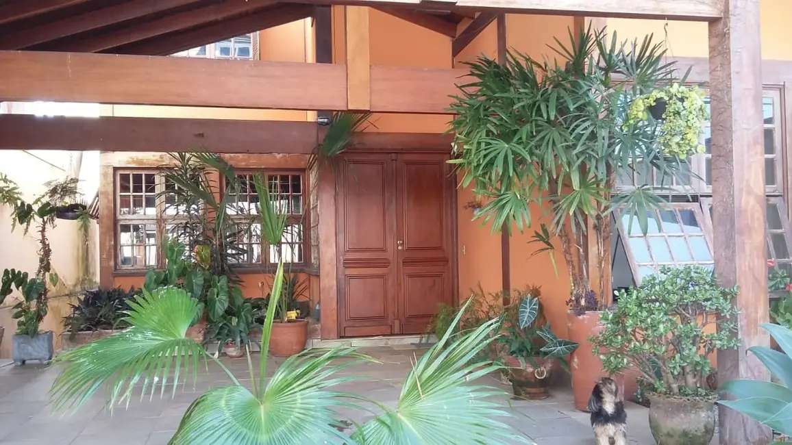 Foto 1 de Sobrado com 5 quartos à venda, 361m2 em Centro, Pindamonhangaba - SP