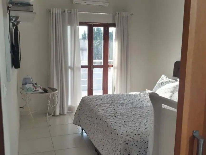 Foto 3 de Sobrado com 4 quartos à venda, 262m2 em Chácara do Visconde, Taubate - SP