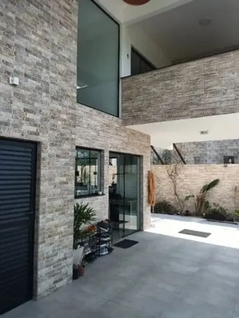 Casa de Condomínio com 4 quartos à venda, 250m2 em Ubatuba - SP - imagem 9 Foto 9 de Casa de Condomínio com 4 quartos à venda, 250m2 em Ubatuba - SP