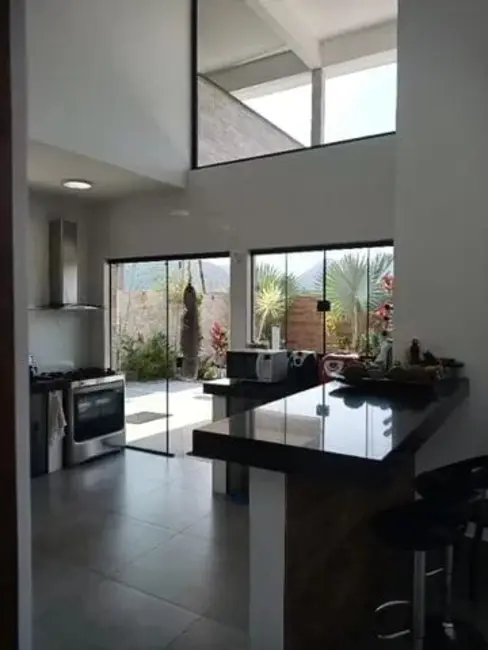Foto 2 de Casa de Condomínio com 4 quartos à venda, 250m2 em Ubatuba - SP