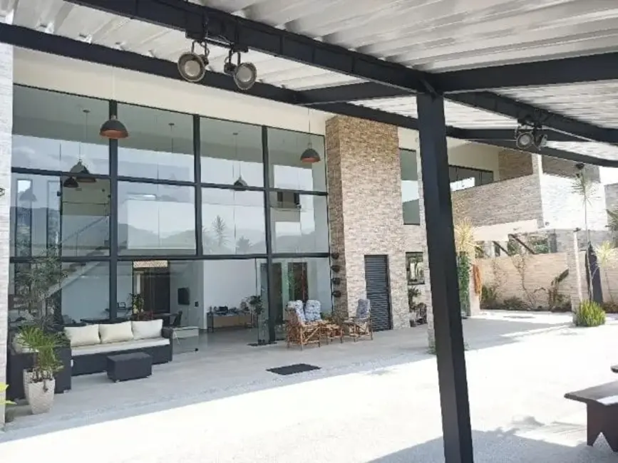 Casa de Condomínio com 4 quartos à venda, 250m2 em Ubatuba - SP - imagem 8 Foto 8 de Casa de Condomínio com 4 quartos à venda, 250m2 em Ubatuba - SP