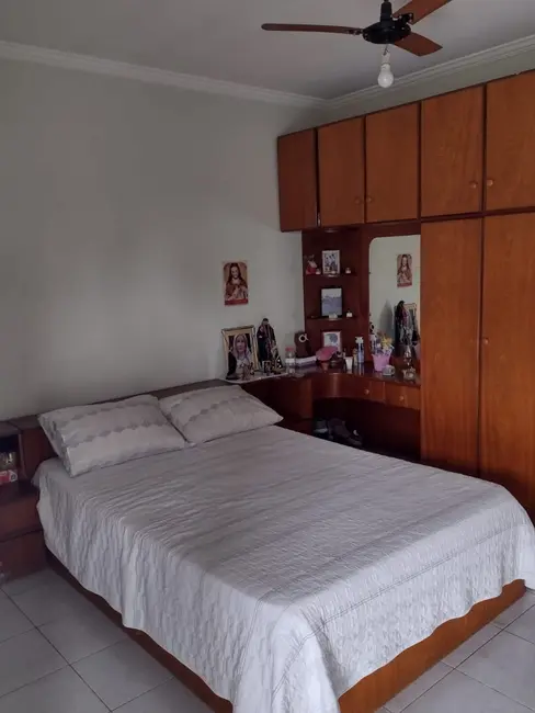 Foto 2 de Sobrado com 4 quartos à venda, 230m2 em Parque Senhor do Bonfim, Taubate - SP