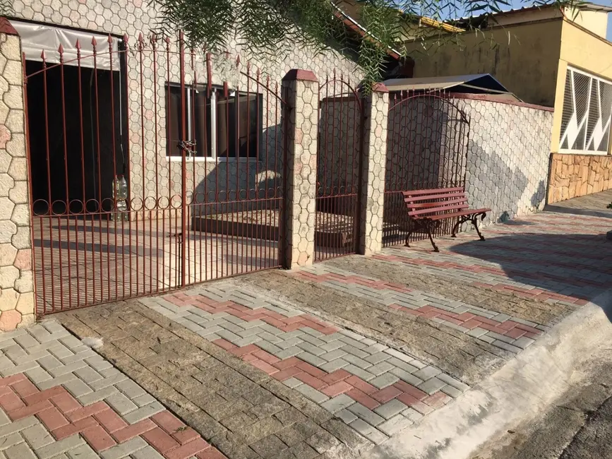 Foto 2 de Casa com 3 quartos à venda, 250m2 em Vila Rica, Pindamonhangaba - SP