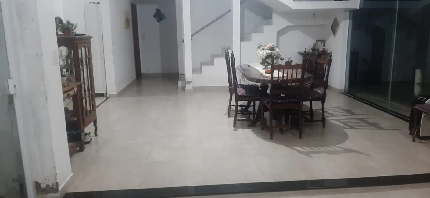 Foto 8 de Sobrado com 5 quartos à venda, 230m2 em Vila São Geraldo, Taubate - SP