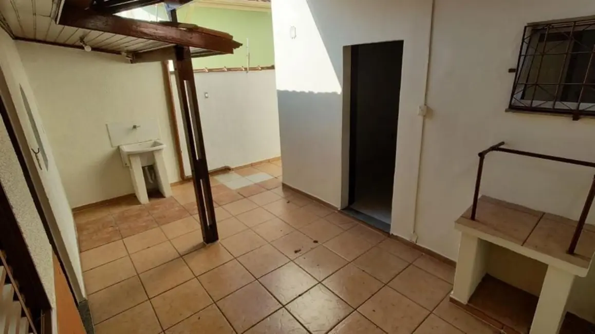 Foto 2 de Casa com 3 quartos à venda, 130m2 em Vila São Geraldo, Taubate - SP