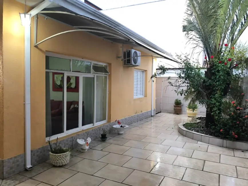 Foto 2 de Casa com 4 quartos à venda, 158m2 em Alto do Cardoso, Pindamonhangaba - SP