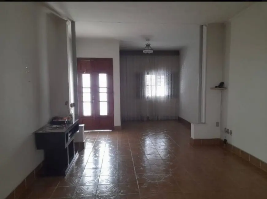Foto 2 de Casa com 4 quartos à venda e para alugar, 450m2 em Centro, Pindamonhangaba - SP