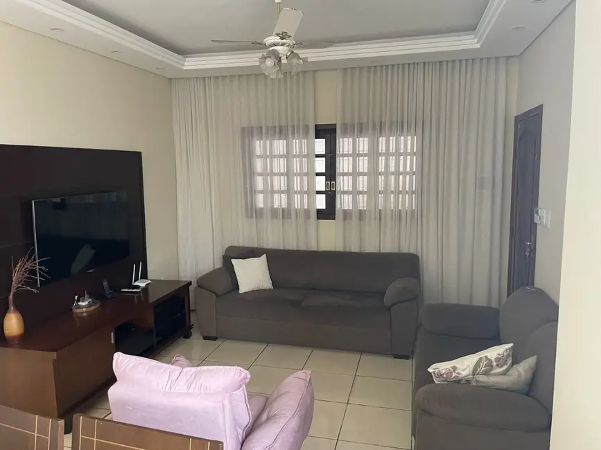 Foto 6 de Casa com 3 quartos à venda, 190m2 em Loteamento Residencial Andrade, Pindamonhangaba - SP