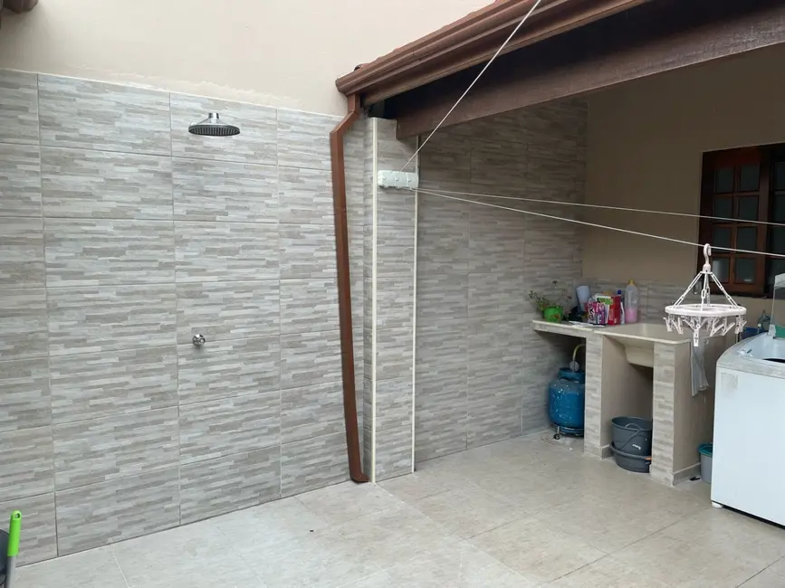 Foto 2 de Casa com 3 quartos à venda, 190m2 em Loteamento Residencial Andrade, Pindamonhangaba - SP