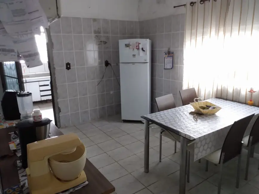 Foto 3 de Casa com 2 quartos à venda, 65m2 em Conjunto Residencial Araretama, Pindamonhangaba - SP