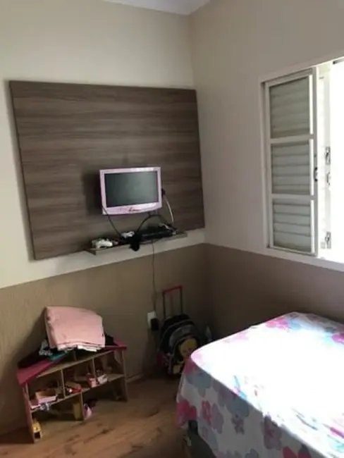 Foto 4 de Casa com 4 quartos à venda, 290m2 em Vila Areao, Taubate - SP