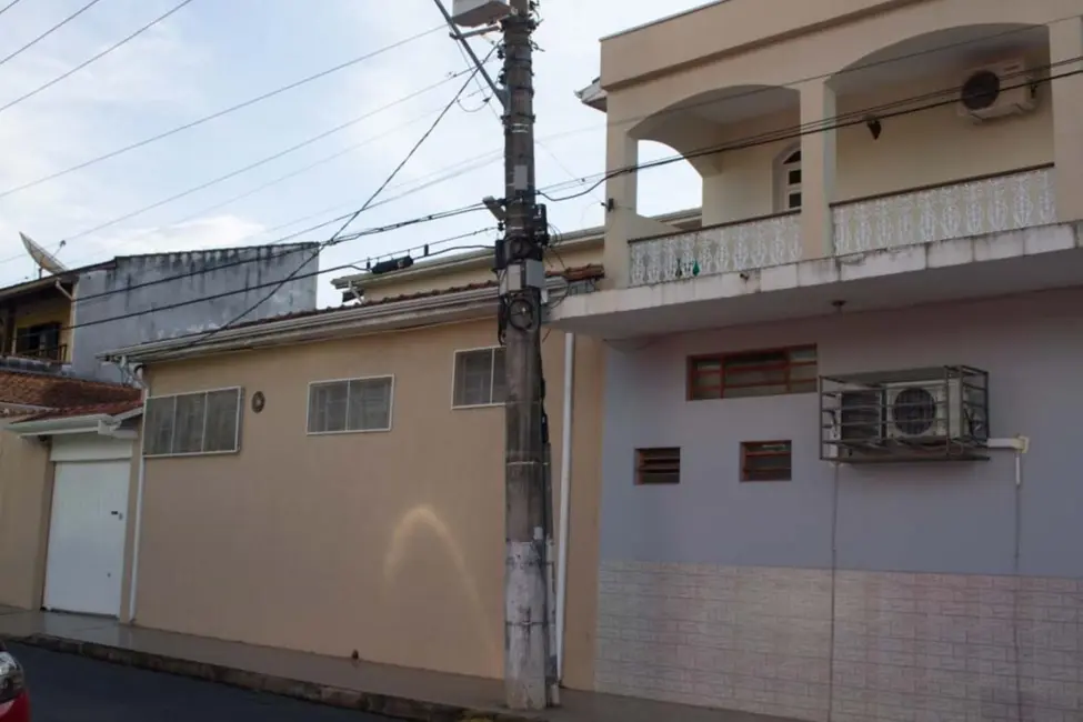 Foto 2 de Casa com 3 quartos à venda, 541m2 em Santana, Pindamonhangaba - SP