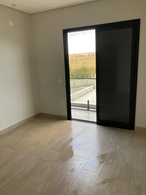 Foto 3 de Casa de Condomínio com 3 quartos à venda, 220m2 em Parque Residencial Maria Elmira, Cacapava - SP
