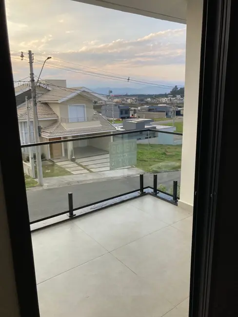 Foto 2 de Casa de Condomínio com 3 quartos à venda, 220m2 em Parque Residencial Maria Elmira, Cacapava - SP