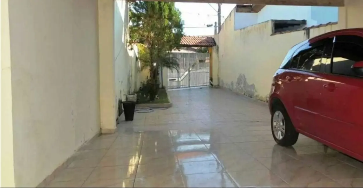 Foto 1 de Casa com 4 quartos à venda, 213m2 em Guaratingueta - SP